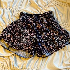 Lululemon shorts size 4, 4”